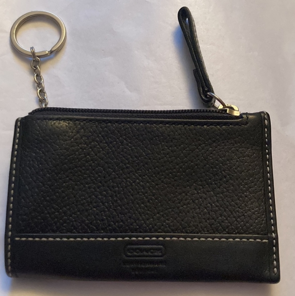 Like🆕️ EUC Coach Black pebbled Leather coin pouch Keychain